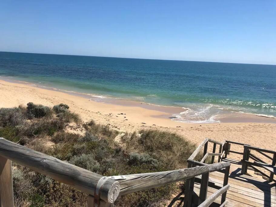 Halls Head Beach Haven Villa Mandurah Exterior photo